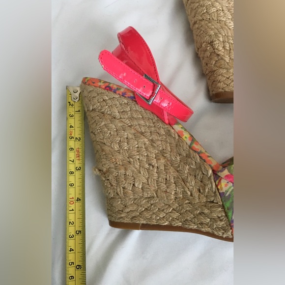 Sexy cute Gianni Bini pink/multicolored 5in peep toe platform wedges, size 7 - Picture 9 of 16